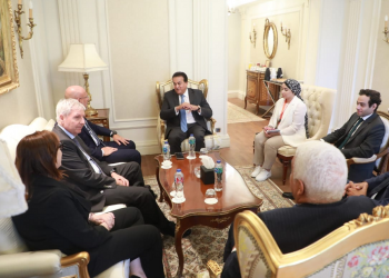 Health min. discusses cooperation with Eni Foundation