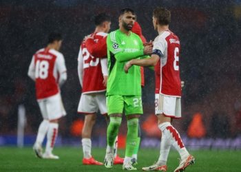 Arsenal thrash PSV 4-0 on Champions League return