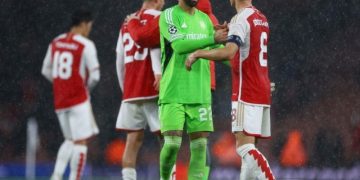 Arsenal thrash PSV 4-0 on Champions League return