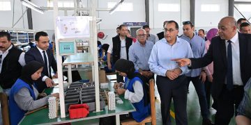 PM stresses interest in developing industrial sector, encouraging local, foreign investments