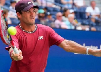 Paul rallies to win Tokyo opener