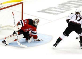 Senators defeat Flyers 5-2