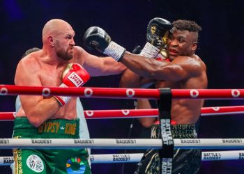 Fury wins split decision against Ngannou