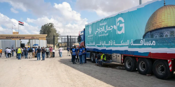WHO: Five trucks loaded with medical aid ready to go into Gaza