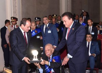 Sisi honors some October War heroes