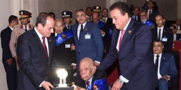 Sisi honors some October War heroes