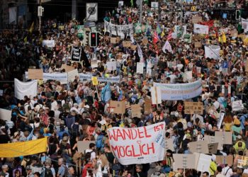 Tens of thousands demand climate action in Swiss capital