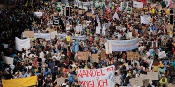 Tens of thousands demand climate action in Swiss capital