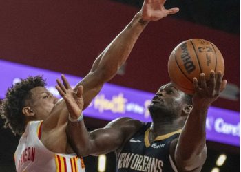 Lillard scores 14 as Bucks beat Lakers