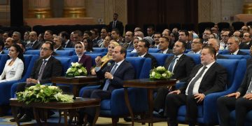 Sisi directs gov’t to finalise implementation of port, railway, road developing projects by 2025