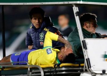 Neymar tears ACL while playing for Brazil in World Cup qualifying game