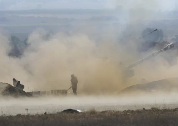 Palestinians rush to buy food and struggle under strikes as Israel readies possible ground operation 2 - Egyptian Gazette Palestinians rush to buy food and struggle under strikes as Israel readies possible ground operation 1 - Egyptian Gazette