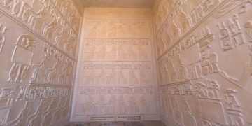 Egypt installs Karnak King List replica 1 - Egyptian Gazette