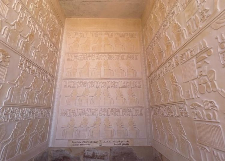 Egypt installs Karnak King List replica 1 - Egyptian Gazette