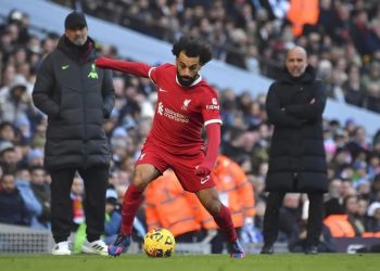 Arsenal retakes Premier League lead