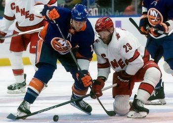 Hurricanes rally past Islanders 4-3