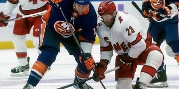 Hurricanes rally past Islanders 4-3 1 - Egyptian Gazette Hurricanes rally past Islanders 4-3
