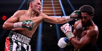 Benavidez stops Andrade after 6 rounds