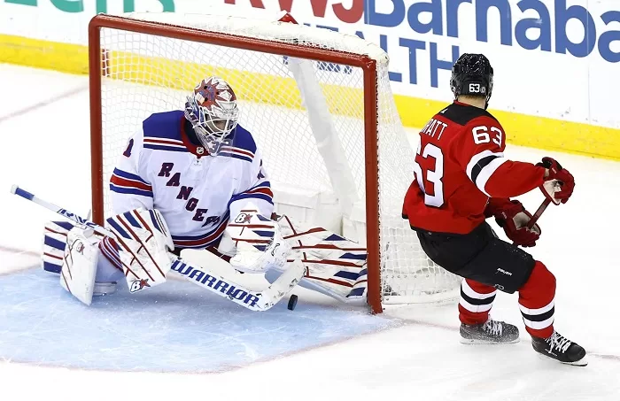 Rangers defeat Devils 5-3 1 - Egyptian Gazette New York Rangers goaltender Igor Shesterkin (L) makes a save against New Jersey Devils Jesper Bratt during an NHL hockey game.