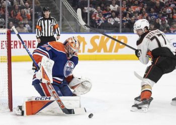 Oilers defeat Ducks 8-2