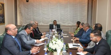 Military production minister discusses co-operation with Papyrus Egypt company