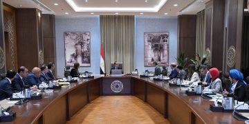 PM follows up on resolving financial disputes between NIB, Egypt Post