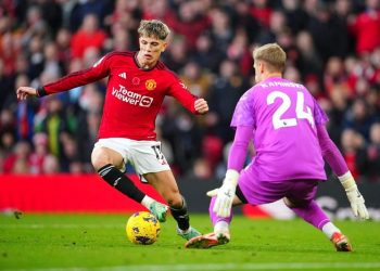 Spurs slip up at Wolves, Arsenal wins