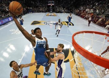 Kings hold off Wolves 124-111