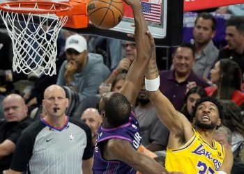 Lakers hold off Suns 122-119