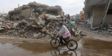 WHO says it has lost communication with its contacts in Al Shifa hospital in Gaza