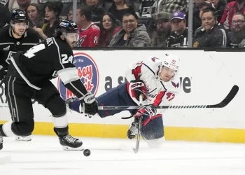 Capitals hold off Kings 2-1