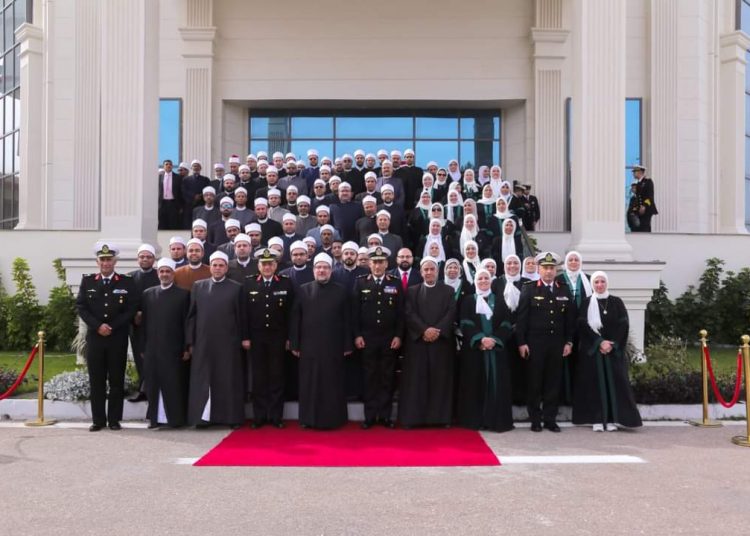 Navy receive imams, preachers 2 - Egyptian Gazette Navy receive imams, preachers 1 - Egyptian Gazette