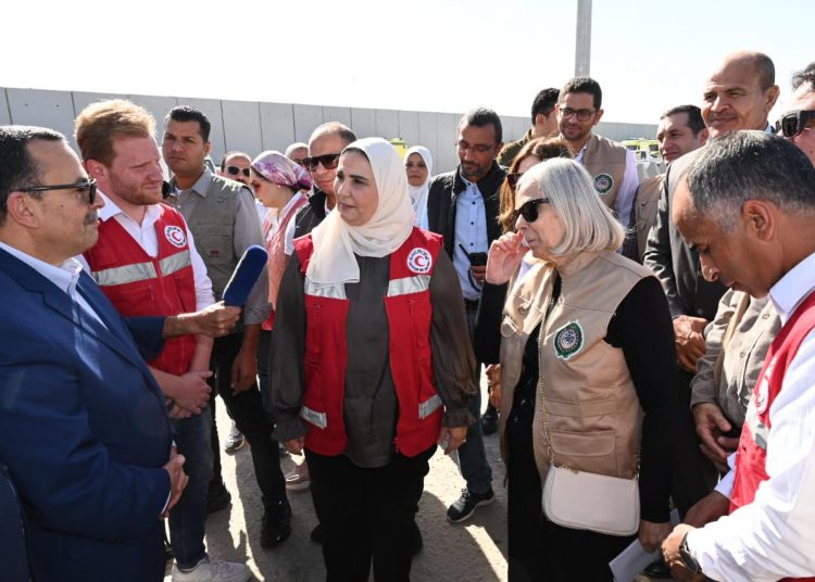 Qabbaj follows up on Egypt’s efforts to deliver relief to Gazans 1 - Egyptian Gazette