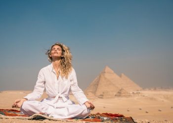 In Photos: US actress AnnaLynne McCord tours Egypt