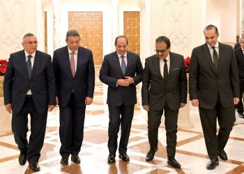 Sisi meets presidential candidates in unprecedented symbol of unity
