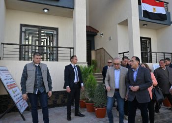 PM visits Menoufia governorate, inspects housing project for limited-income brackets