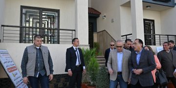 PM visits Menoufia governorate, inspects housing project for limited-income brackets