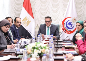 Health minister probes national strategy for treating childhood cancer