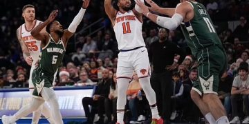 Knicks snap Bucks’ 7-game winning streak