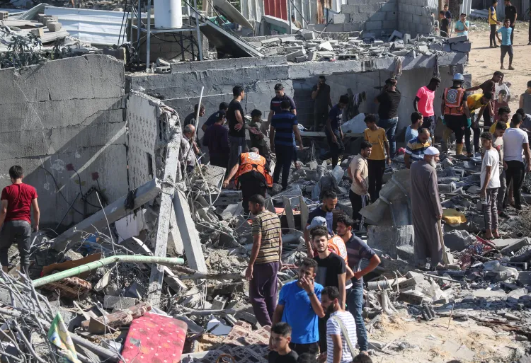 Nonstop Israeli airstrikes on Gaza claim dozens of innocent lives, as Israel's aggression completes 70 days 2 - Egyptian Gazette Nonstop Israeli airstrikes on Gaza claim dozens of innocent lives, as Israel's aggression completes 70 days 1 - Egyptian Gazette