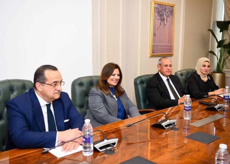 Emigration min.: Palestinian cause is Egypt's main cause 1 - Egyptian Gazette