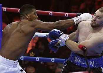 Joshua downs Wallin in Saudi Arabia