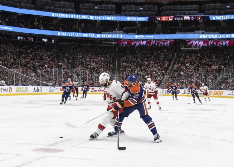 Oilers beat Hurricanes 6-2 for 5th straight win 1 - Egyptian Gazette