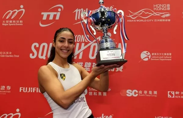 Egypt’s Hania grabs Hong Kong Squash title 1 - Egyptian Gazette Egypt’s Hania el-Hammamy poses with 2023 Hong Kong Squash Open trophy.