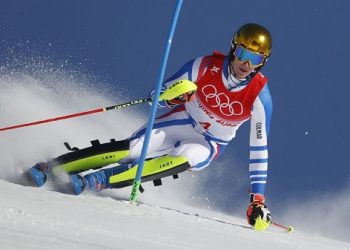 Noel leads World Cup slalom in Italy