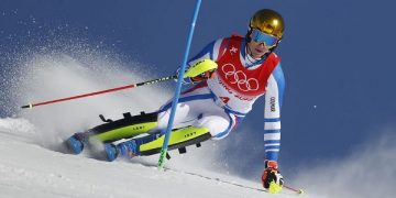 Noel leads World Cup slalom in Italy