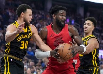 Curry leads Warriors past Blazers