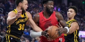 Curry leads Warriors past Blazers 1 - Egyptian Gazette Curry leads Warriors past Blazers