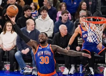 Bucks stun Knicks again in one-sided series