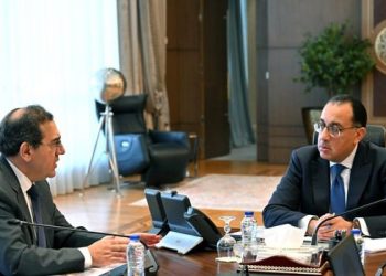 PM asserts importance of expanding conversion of cars to run on natural gas